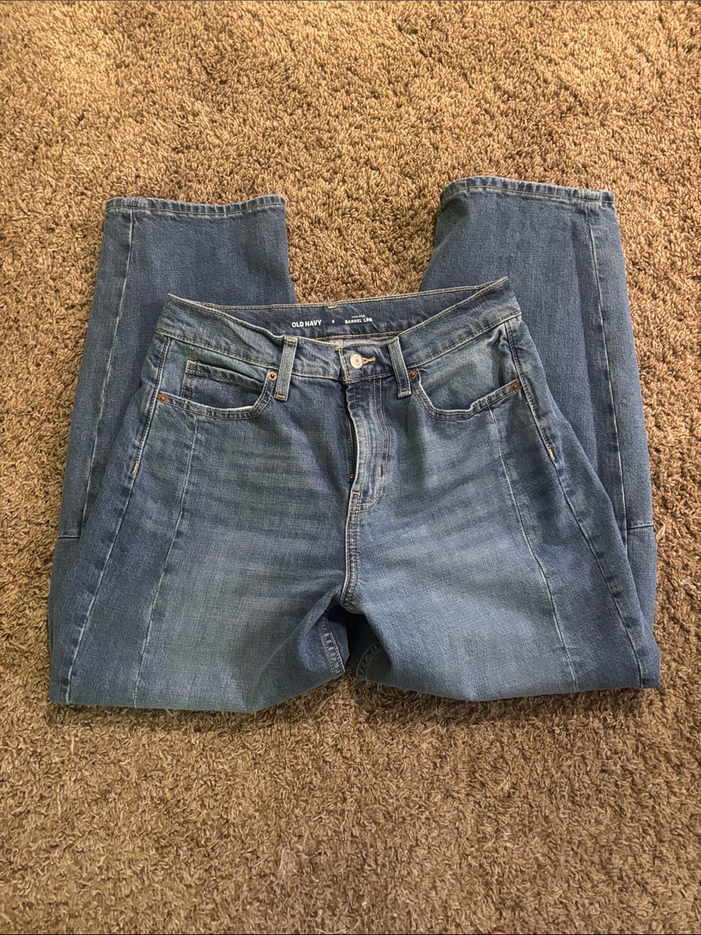 Old Navy Women's barrel leg jeans 
Size 6